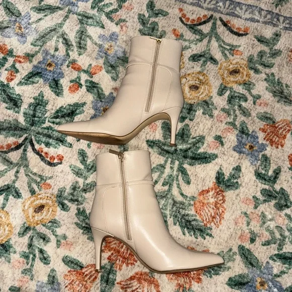 Calvin Klein Vivera Pointy Toe Stiletto Heel Cream Dress Booties size 7.5 - Picture 2 of 6